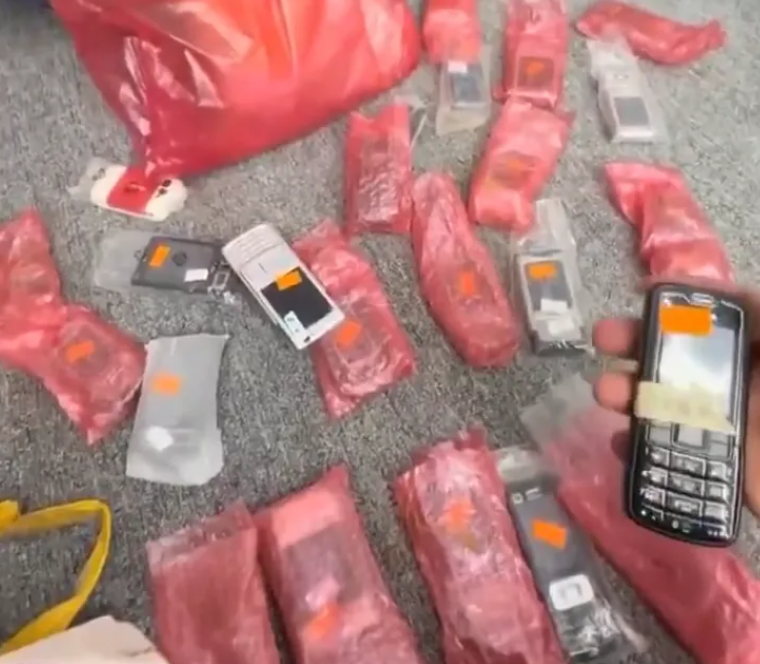 Dünyanın en geç teslimatı: 2010’da sipariş edilen telefonlar yeni geldi!